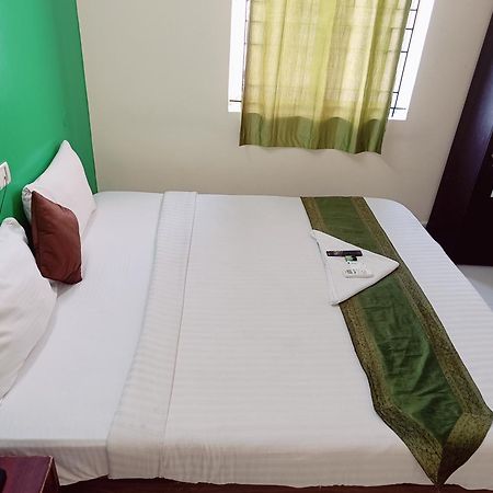 Green Tree Hotel-Near Vfs Global And Ramee Mall Ченай Екстериор снимка