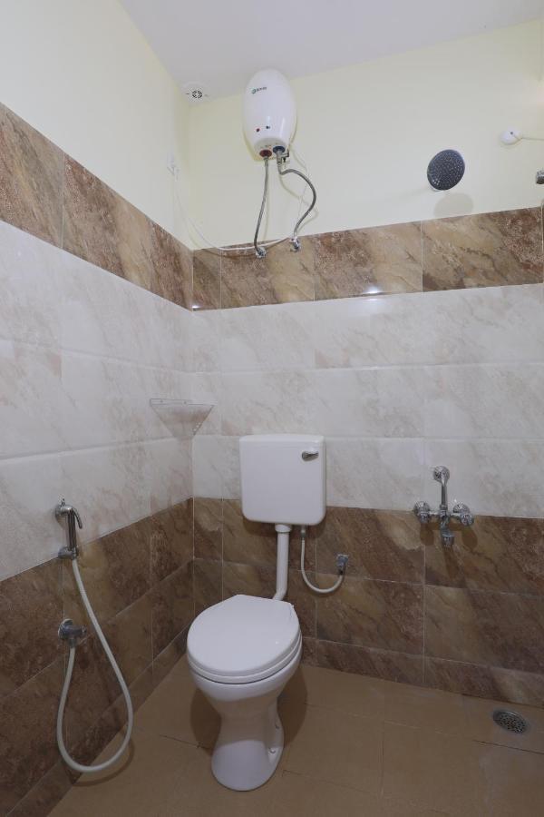 Green Tree Hotel-Near Vfs Global And Ramee Mall Ченай Екстериор снимка