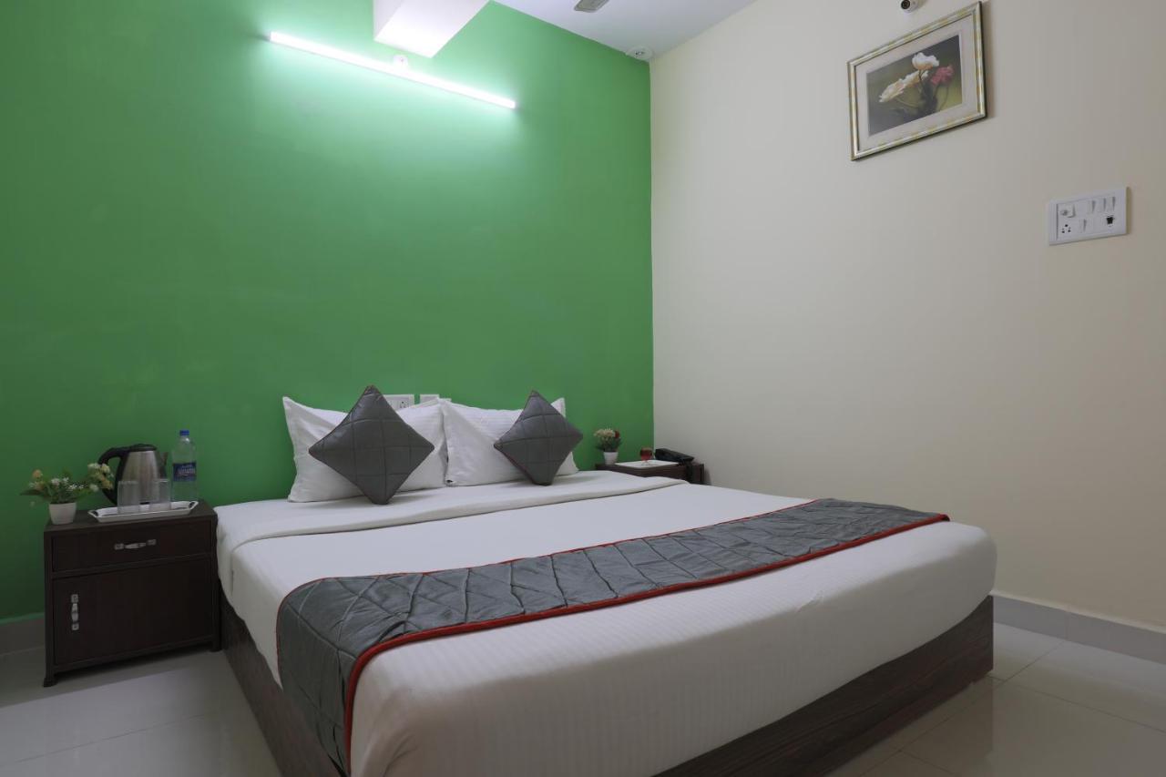 Green Tree Hotel-Near Vfs Global And Ramee Mall Ченай Екстериор снимка