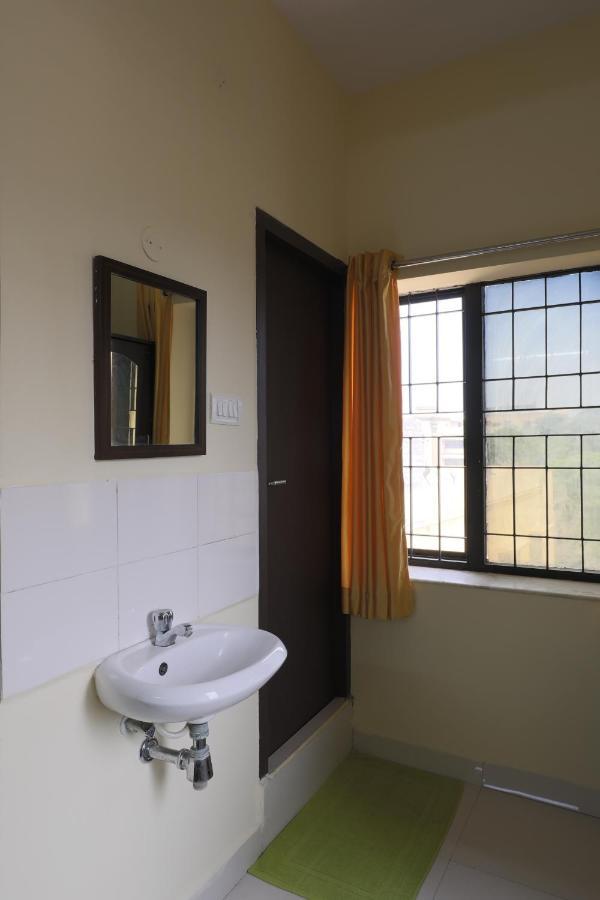 Green Tree Hotel-Near Vfs Global And Ramee Mall Ченай Екстериор снимка