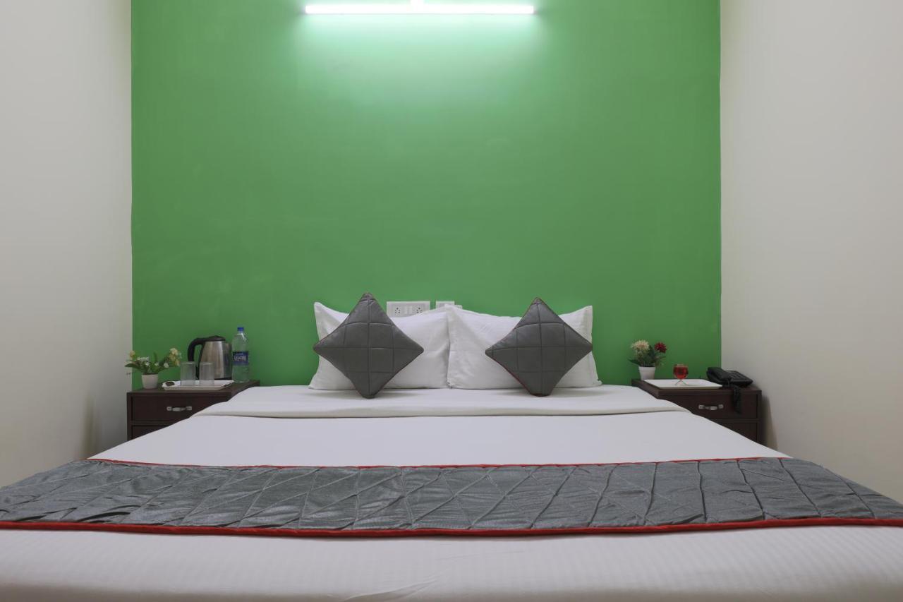 Green Tree Hotel-Near Vfs Global And Ramee Mall Ченай Екстериор снимка