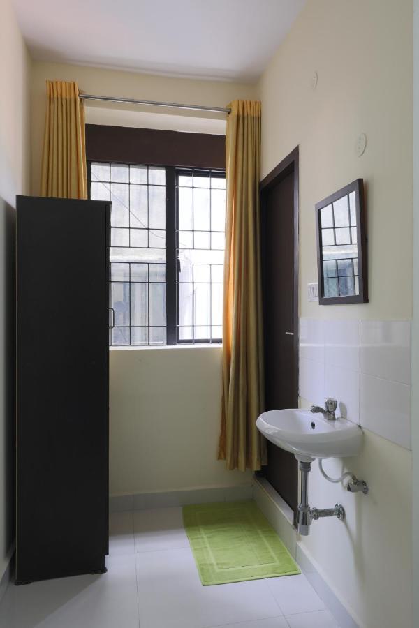 Green Tree Hotel-Near Vfs Global And Ramee Mall Ченай Екстериор снимка
