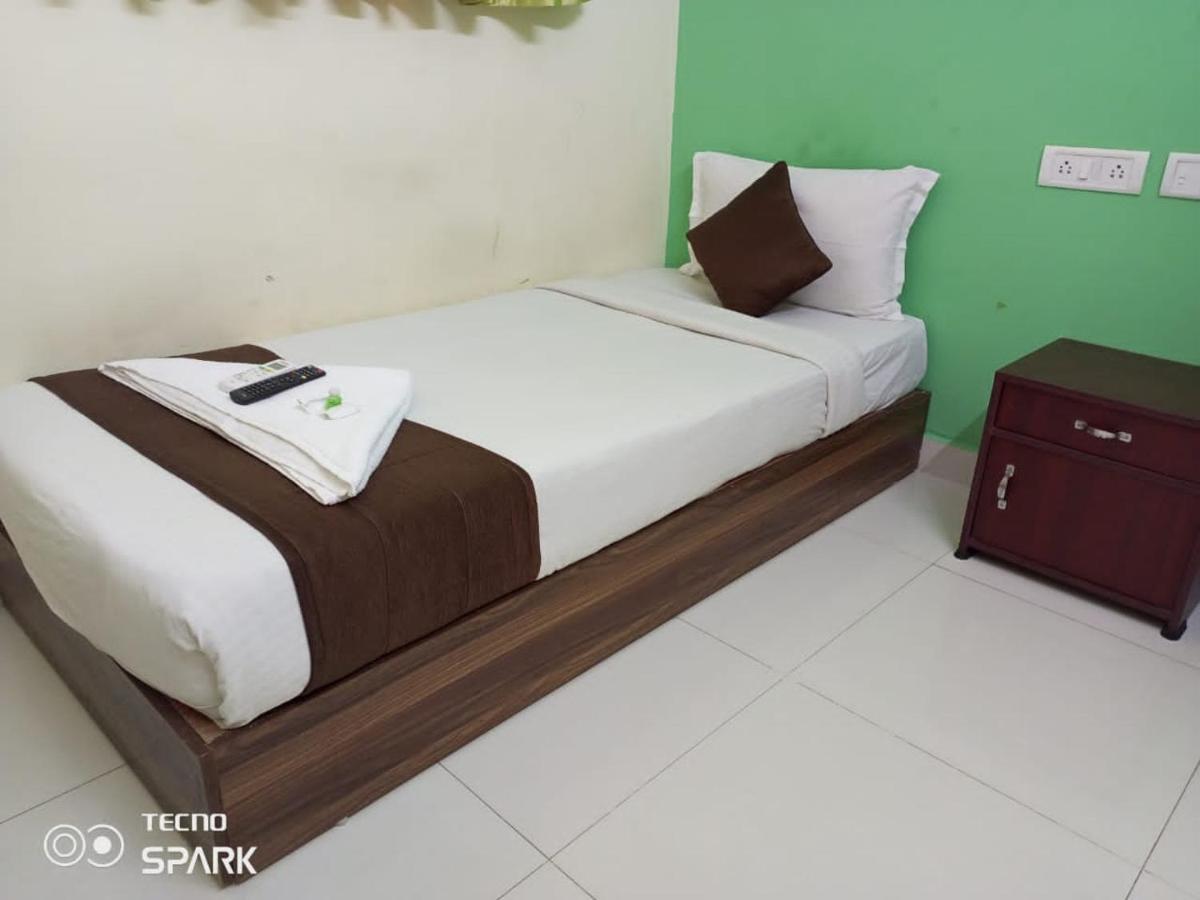 Green Tree Hotel-Near Vfs Global And Ramee Mall Ченай Екстериор снимка
