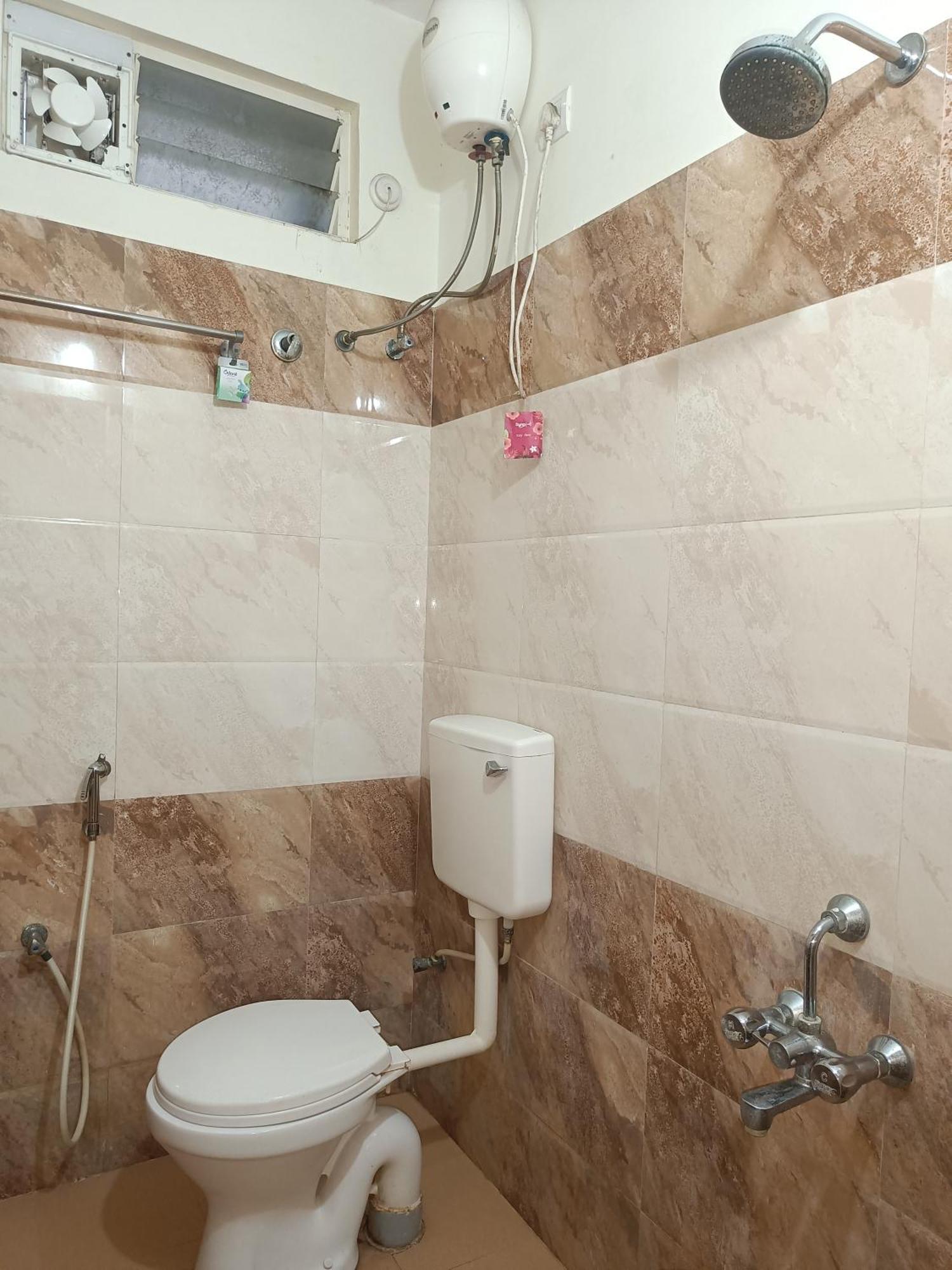 Green Tree Hotel-Near Vfs Global And Ramee Mall Ченай Екстериор снимка