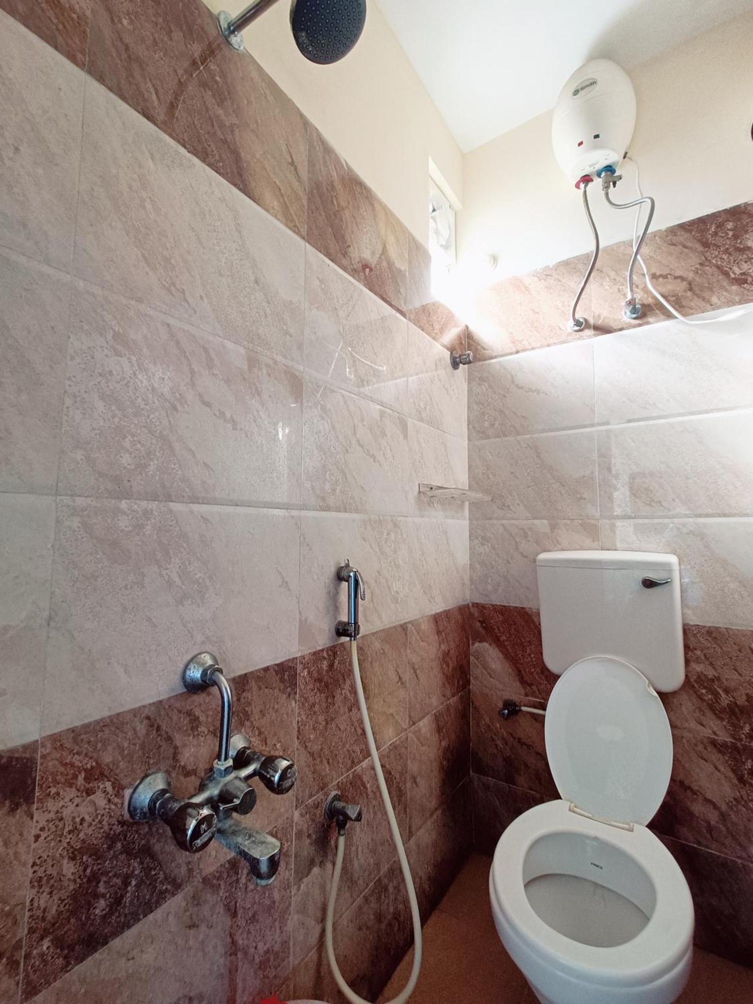 Green Tree Hotel-Near Vfs Global And Ramee Mall Ченай Екстериор снимка
