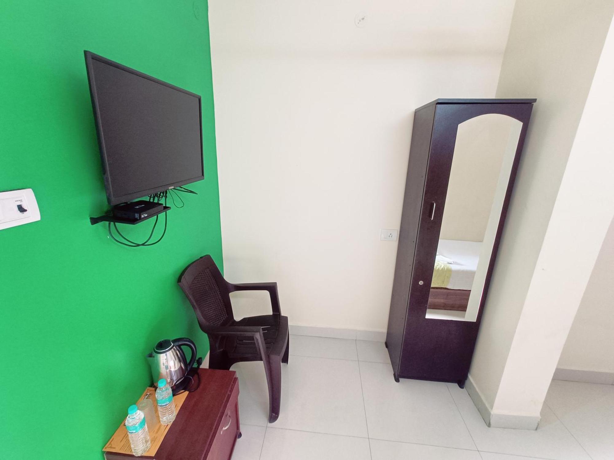 Green Tree Hotel-Near Vfs Global And Ramee Mall Ченай Екстериор снимка