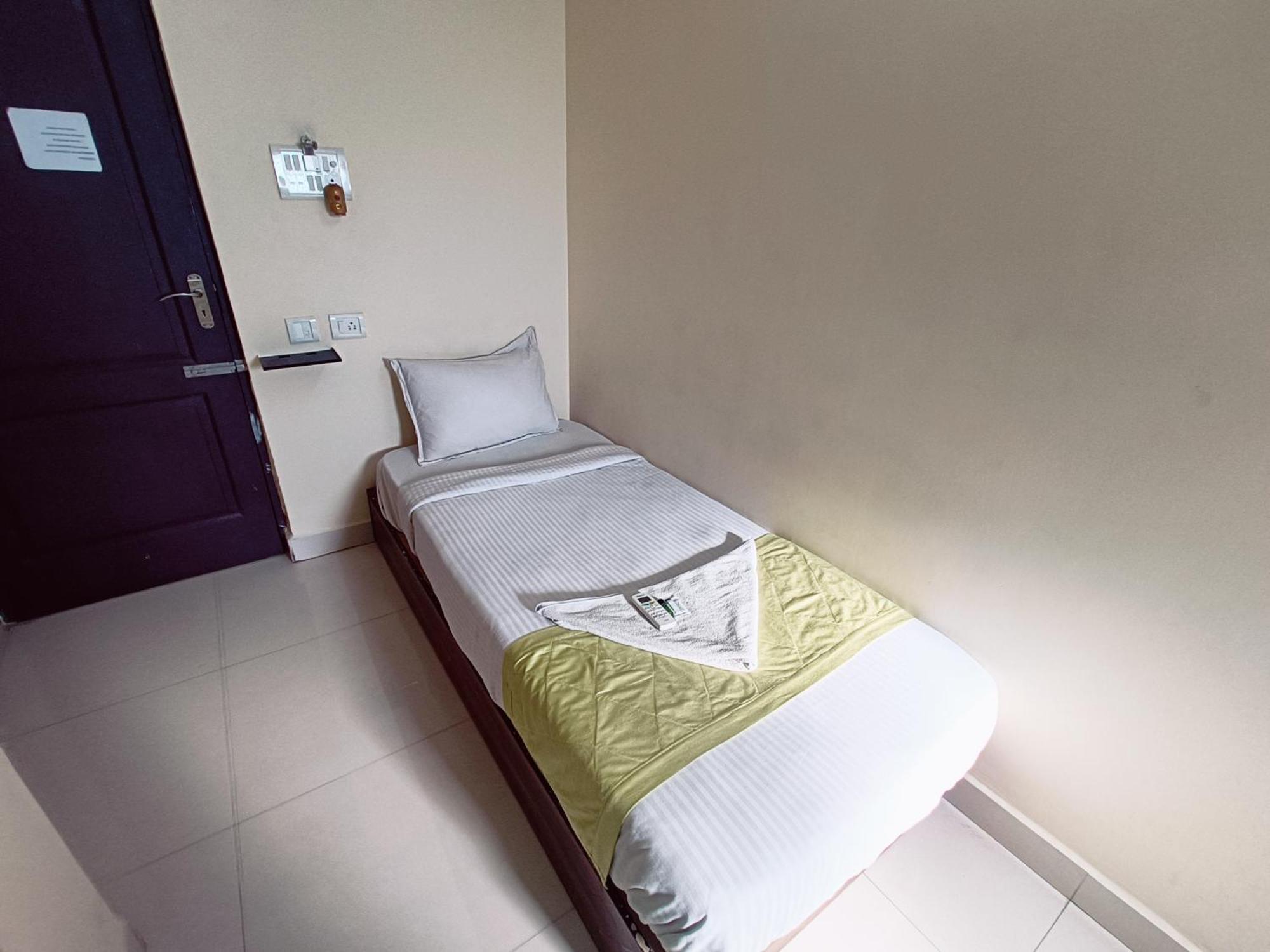 Green Tree Hotel-Near Vfs Global And Ramee Mall Ченай Екстериор снимка
