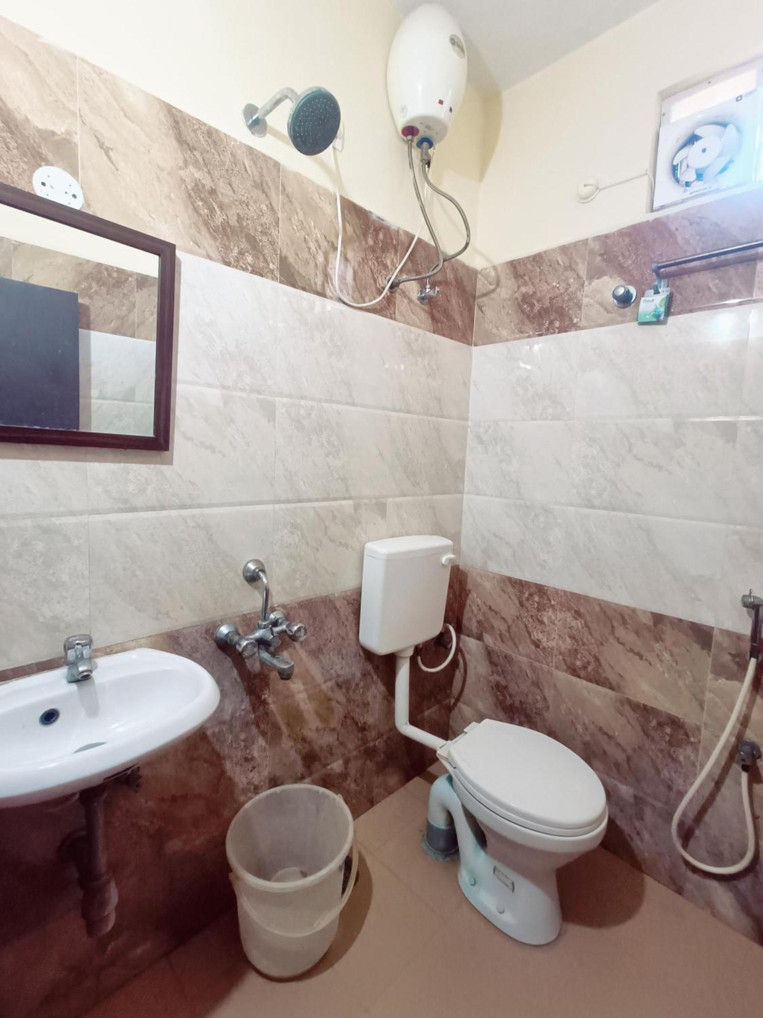 Green Tree Hotel-Near Vfs Global And Ramee Mall Ченай Екстериор снимка