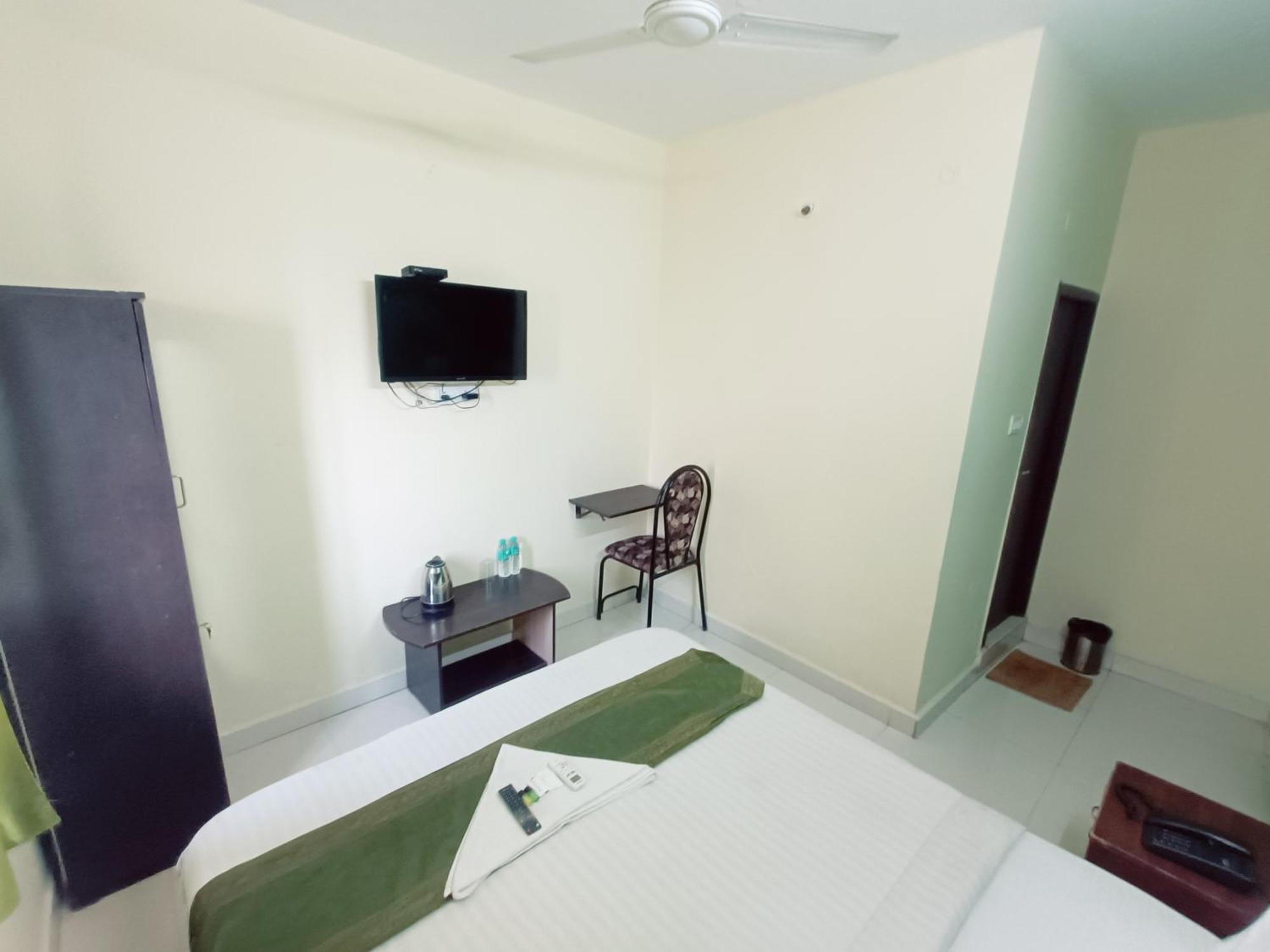 Green Tree Hotel-Near Vfs Global And Ramee Mall Ченай Екстериор снимка